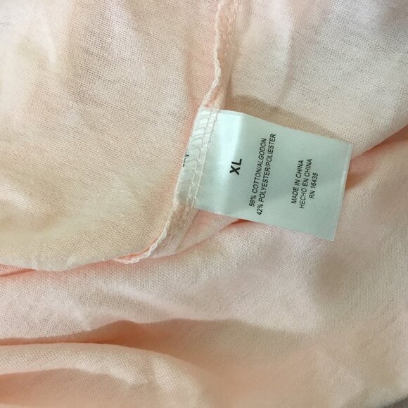 Hello Kitty Gingerbread ‘Happy Holidays' Shirt Women’s Size XL Christmas NWT - Picture 3 of 4